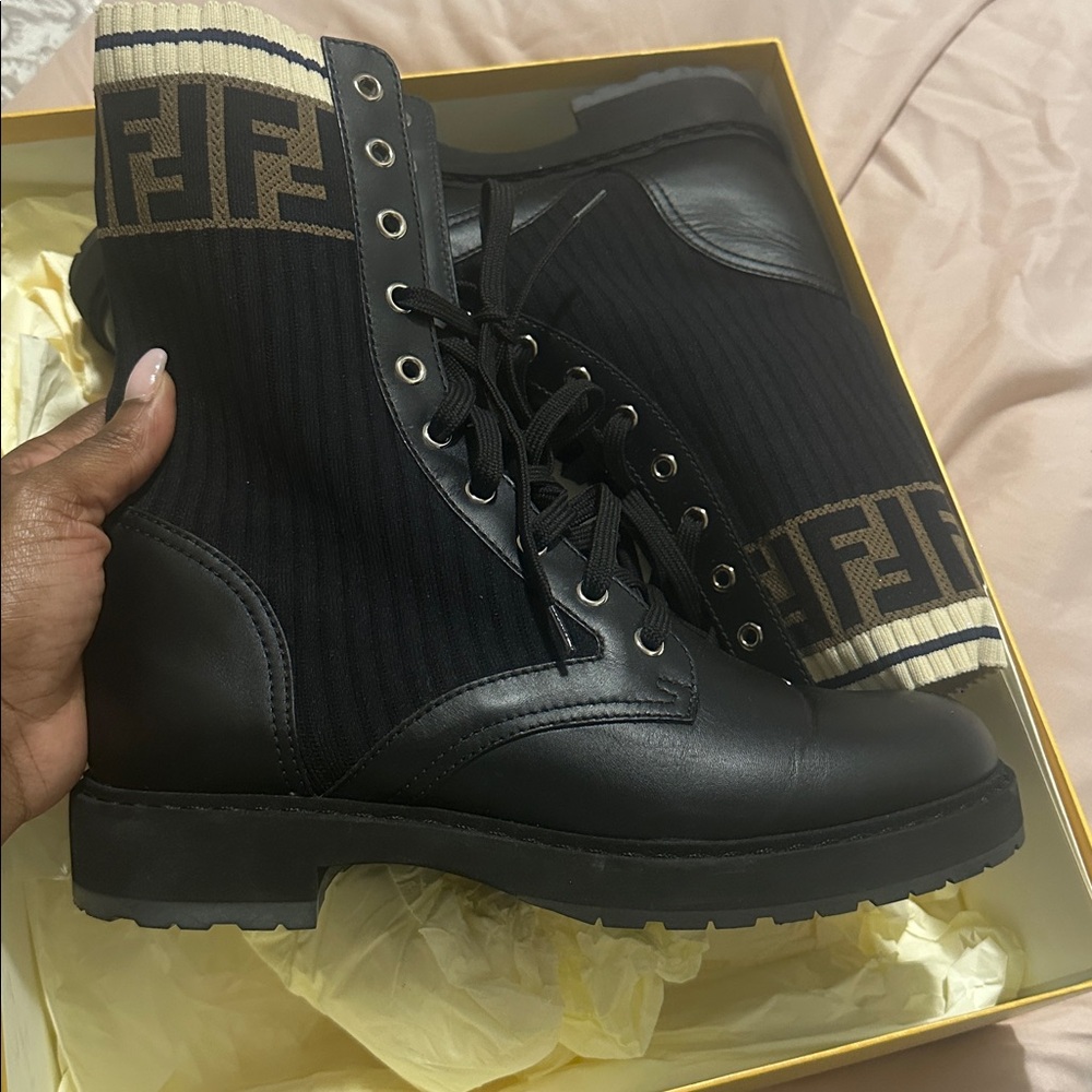 Black and Cream Designer Fendi boots - Picture 4 of 14
